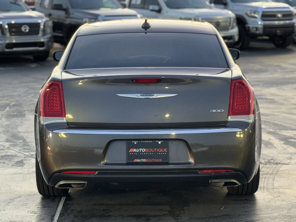 2019 Chrysler 300 Image 6