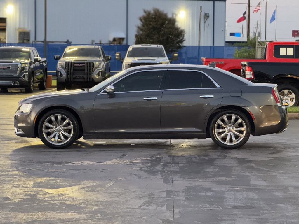 2019 Chrysler 300 Image 8