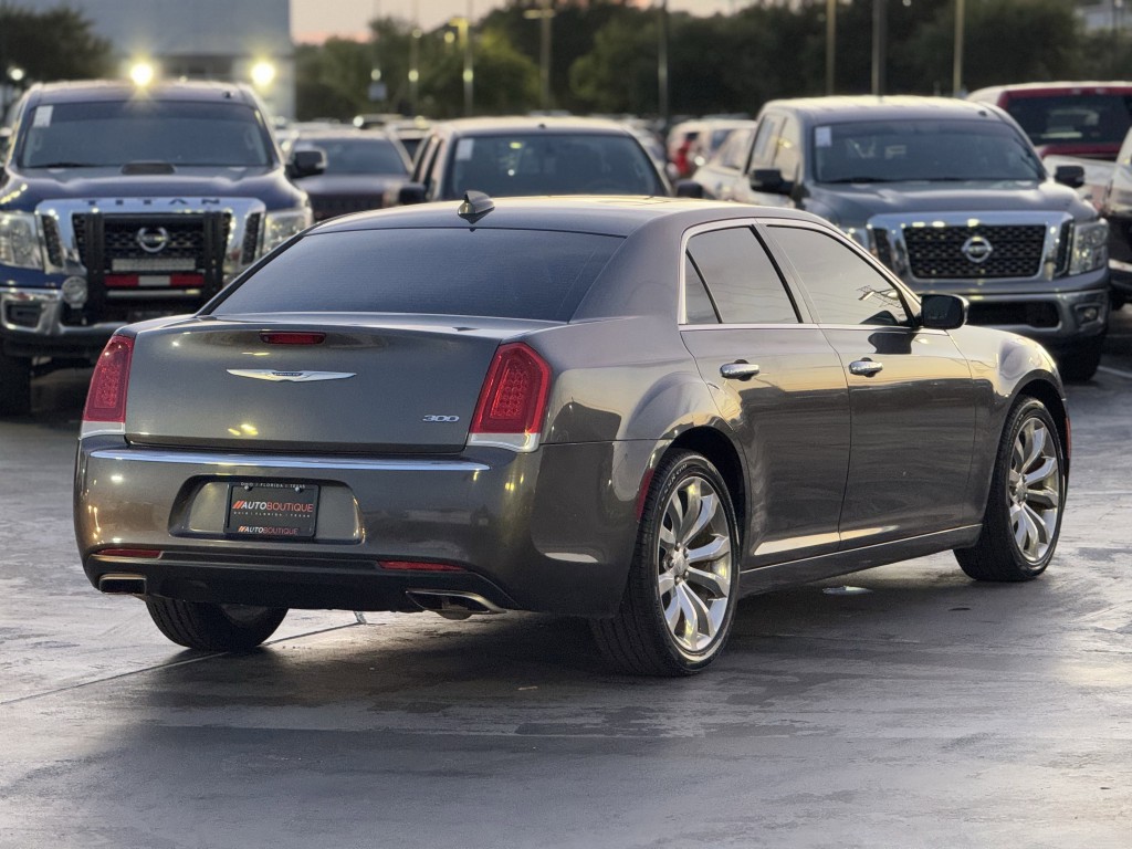 2019 Chrysler 300 Image 10