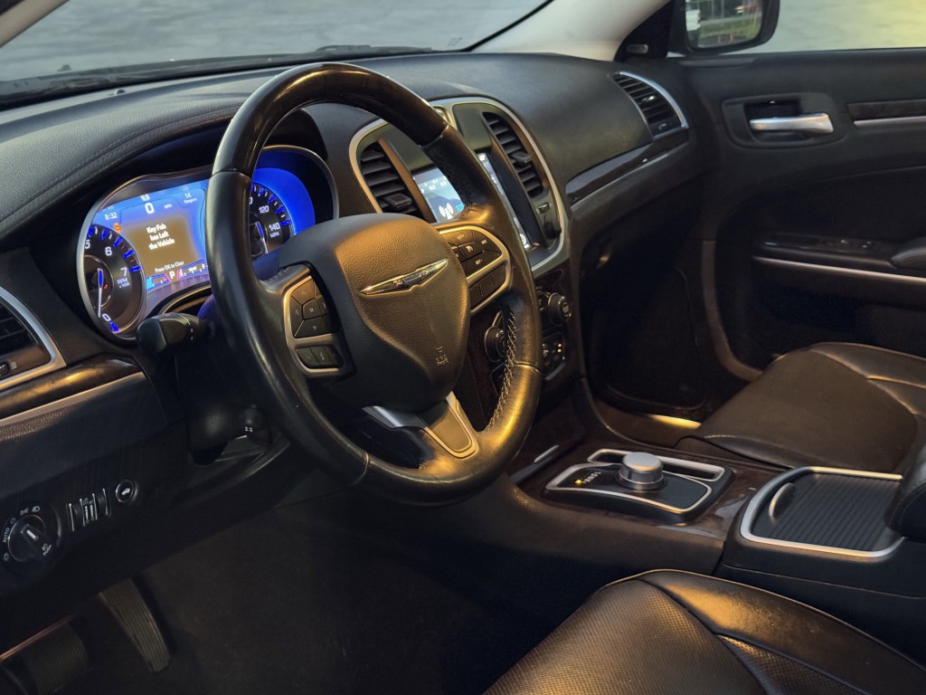 2019 Chrysler 300 Image 12