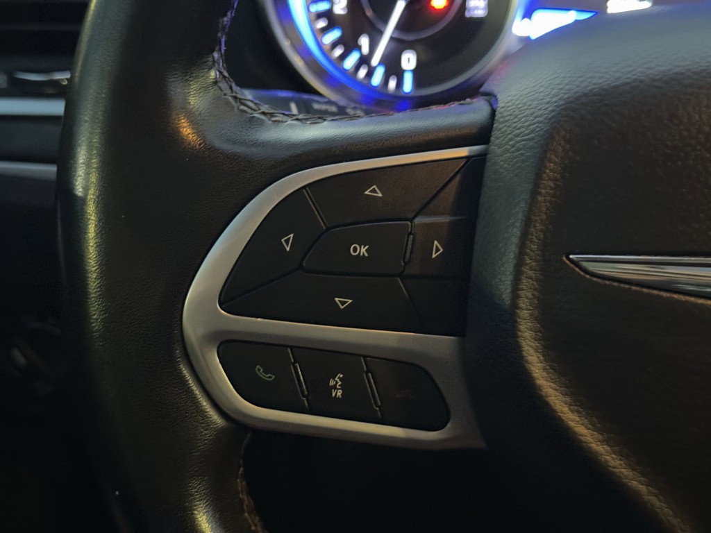 2019 Chrysler 300 Image 16