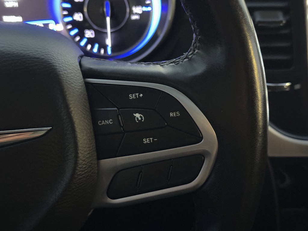 2019 Chrysler 300 Image 17