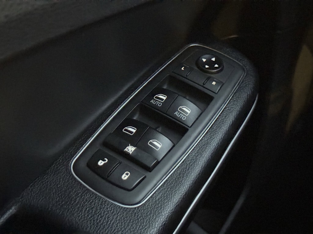 2019 Chrysler 300 Image 22