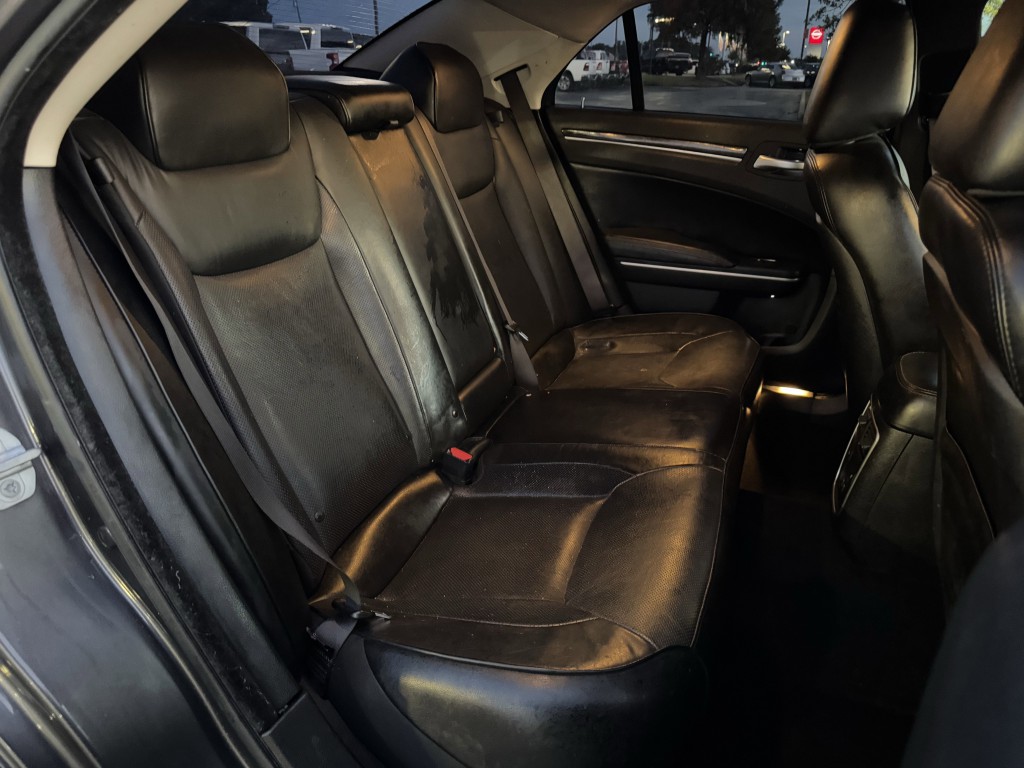 2019 Chrysler 300 Image 26