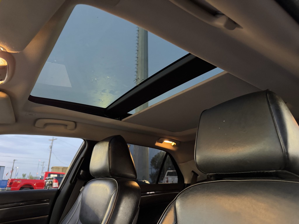 2019 Chrysler 300 Image 28
