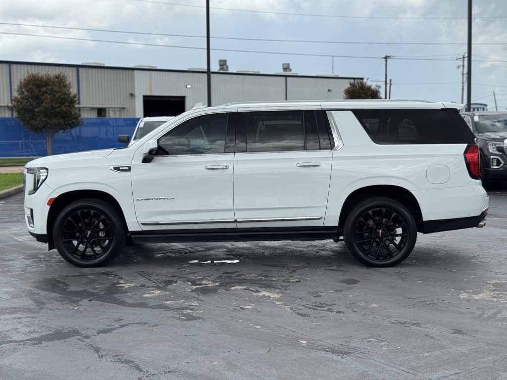 2022 GMC Yukon Image 11