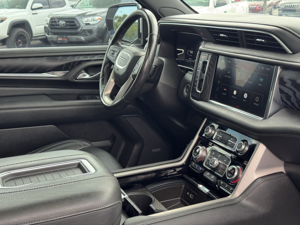 2022 GMC Yukon Image 14