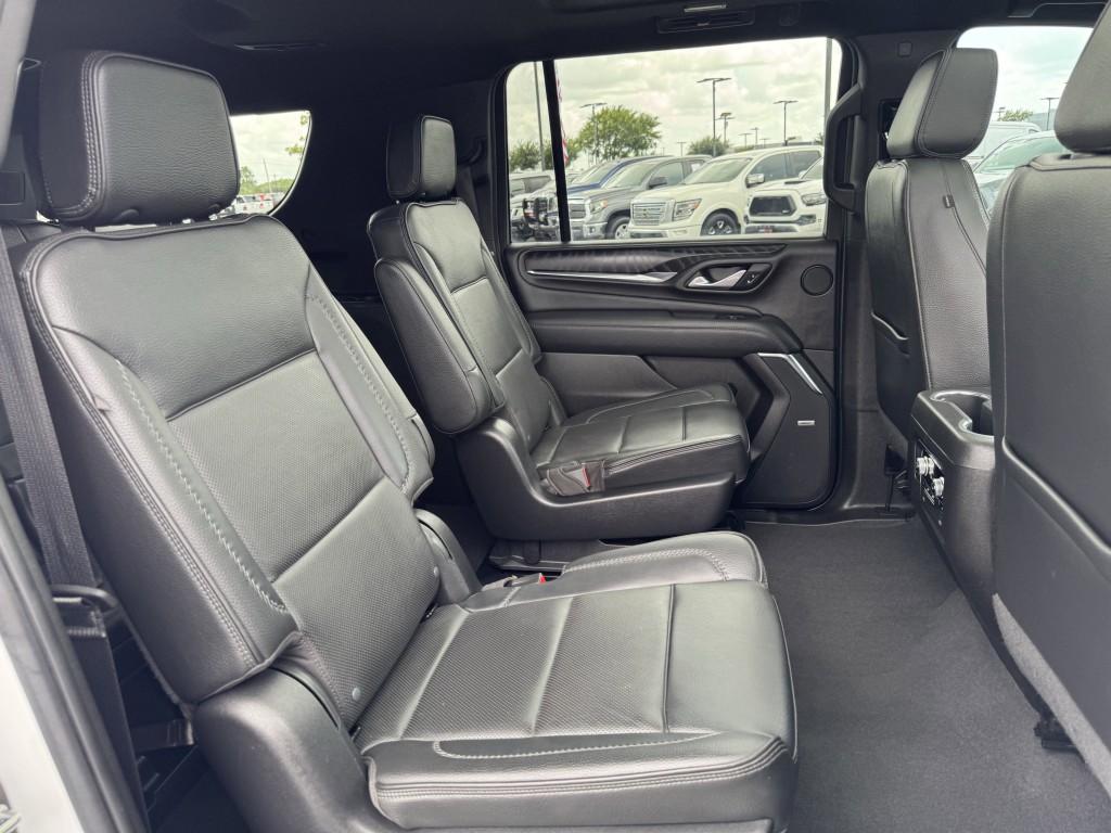 2022 GMC Yukon Image 27