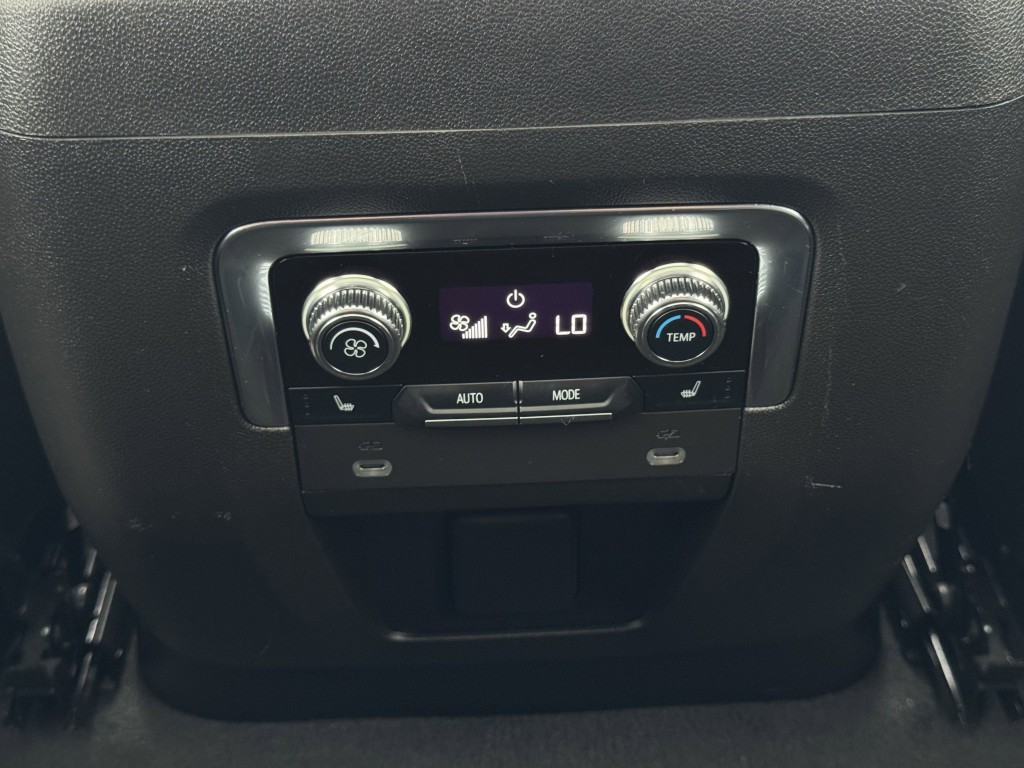 2022 GMC Yukon Image 30