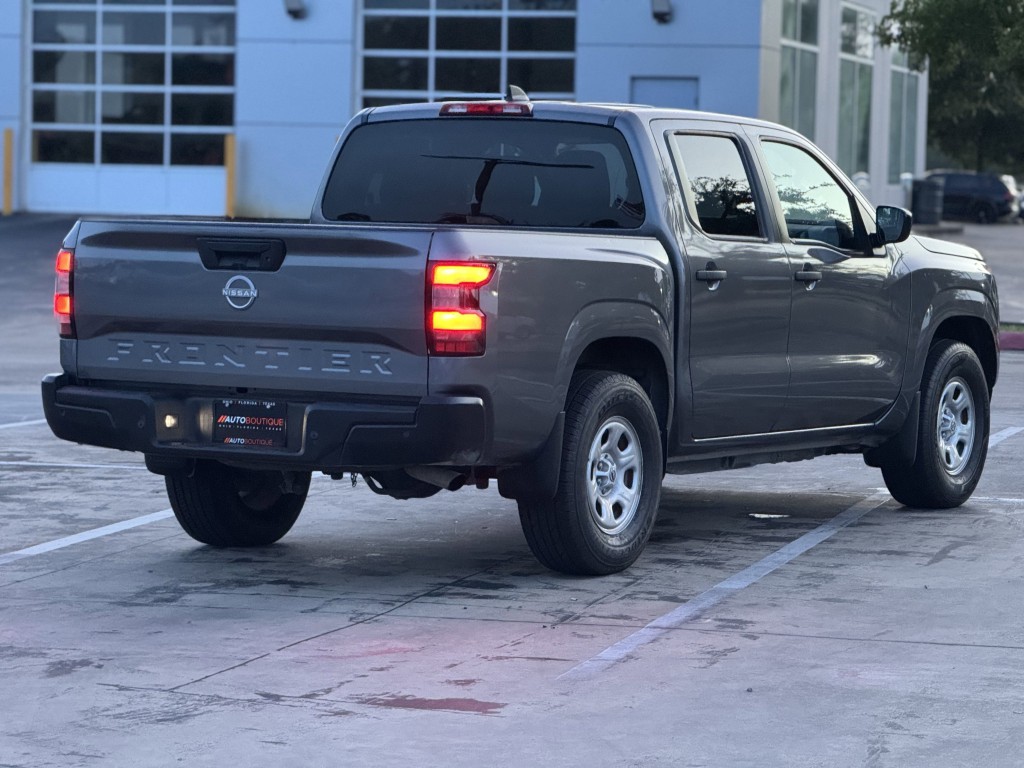 2022 Nissan Frontier Image 8
