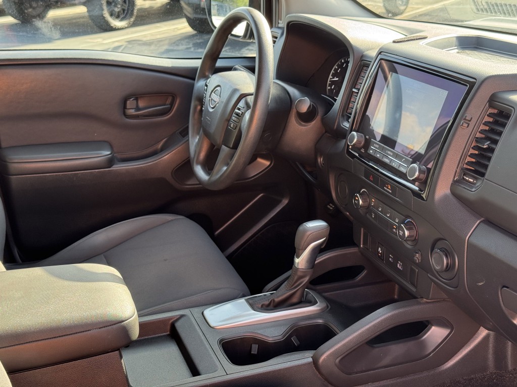 2022 Nissan Frontier Image 13