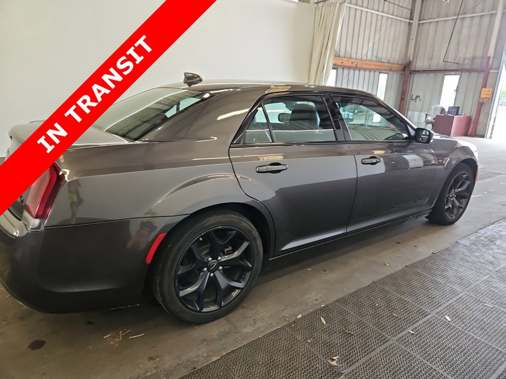 2022 Chrysler 300 Image 7