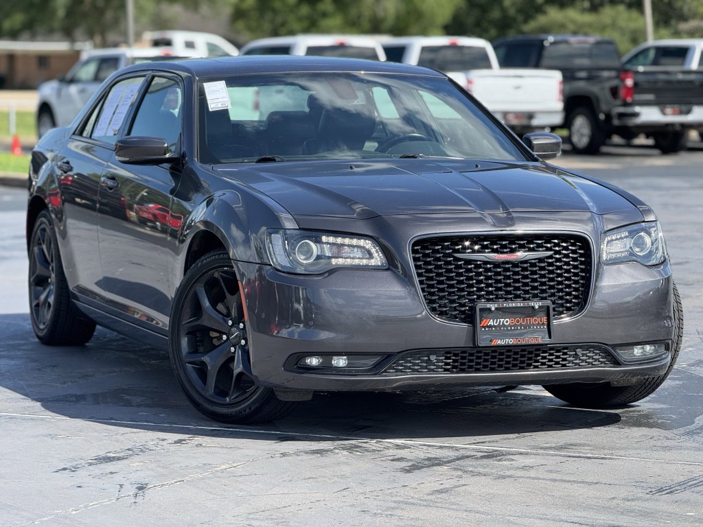 2022 Chrysler 300 Image 3