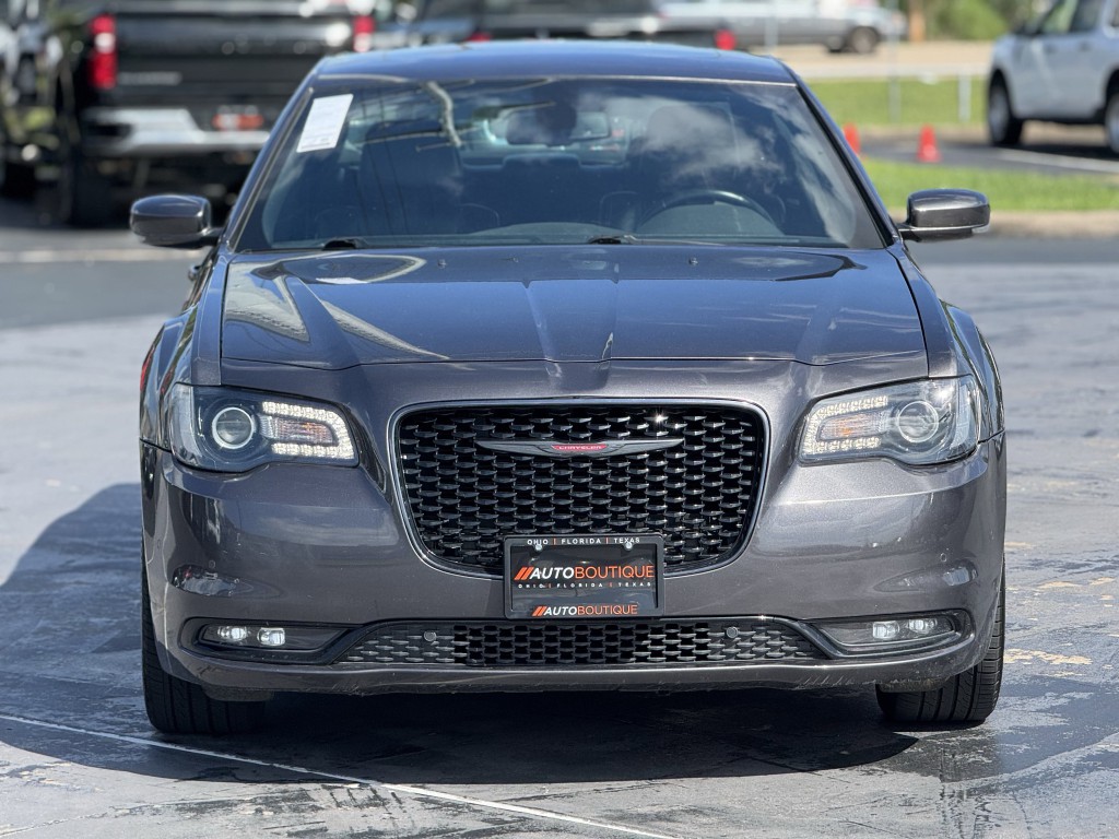 2022 Chrysler 300 Image 6