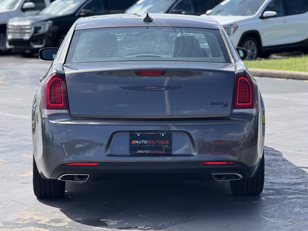 2022 Chrysler 300 Image 7