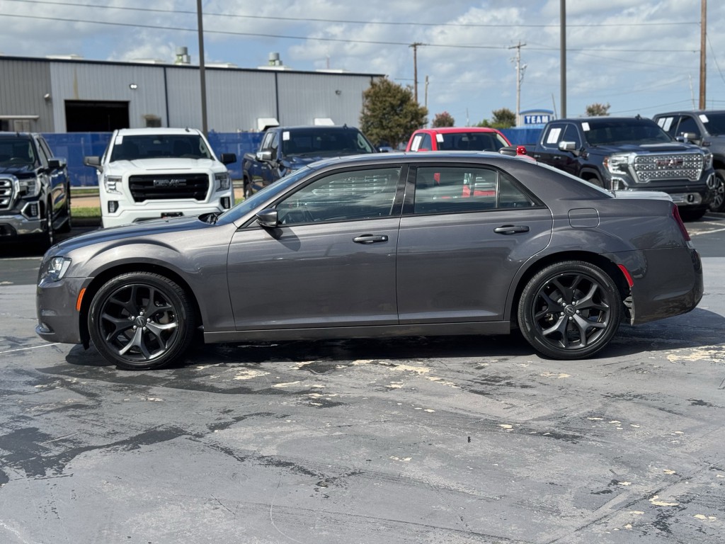 2022 Chrysler 300 Image 10