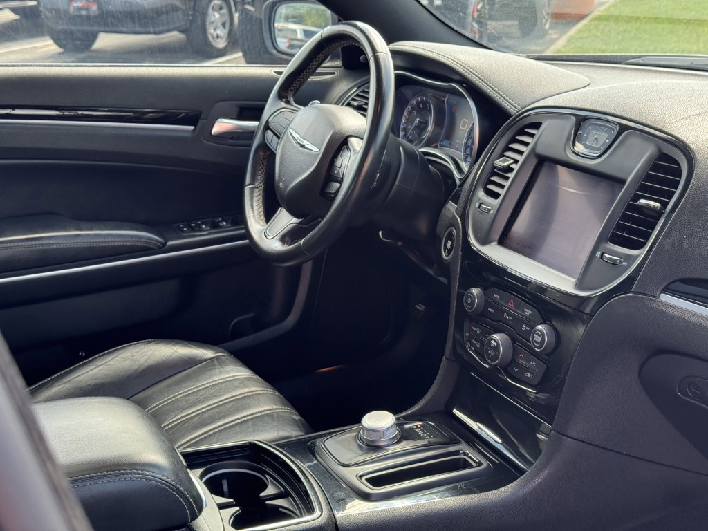 2022 Chrysler 300 Image 13