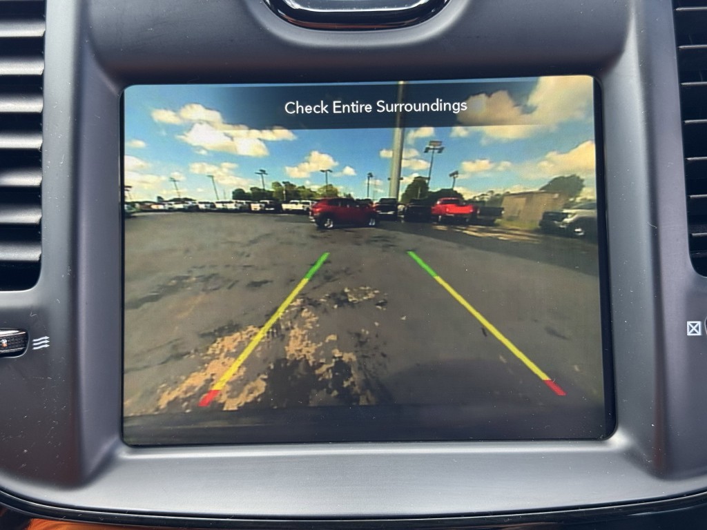 2022 Chrysler 300 Image 21