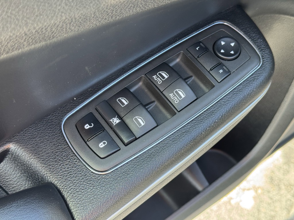 2022 Chrysler 300 Image 23