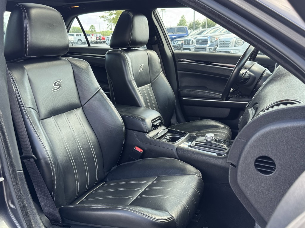 2022 Chrysler 300 Image 25