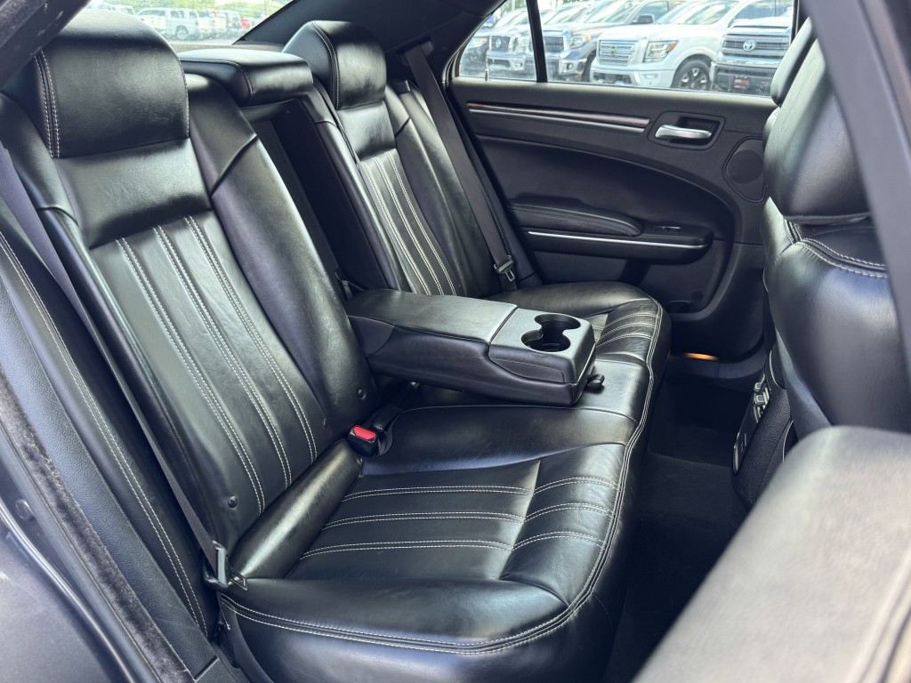 2022 Chrysler 300 Image 26