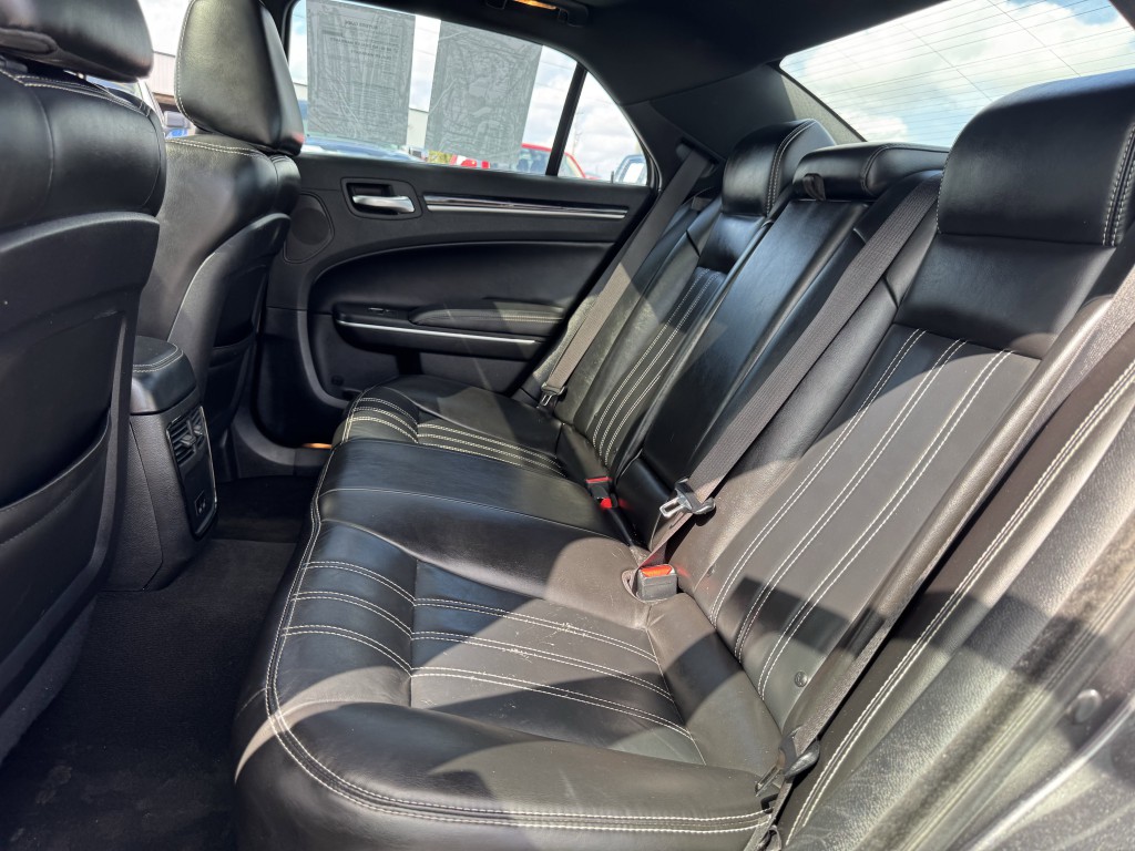 2022 Chrysler 300 Image 27