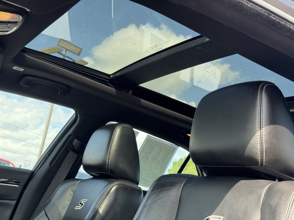2022 Chrysler 300 Image 28