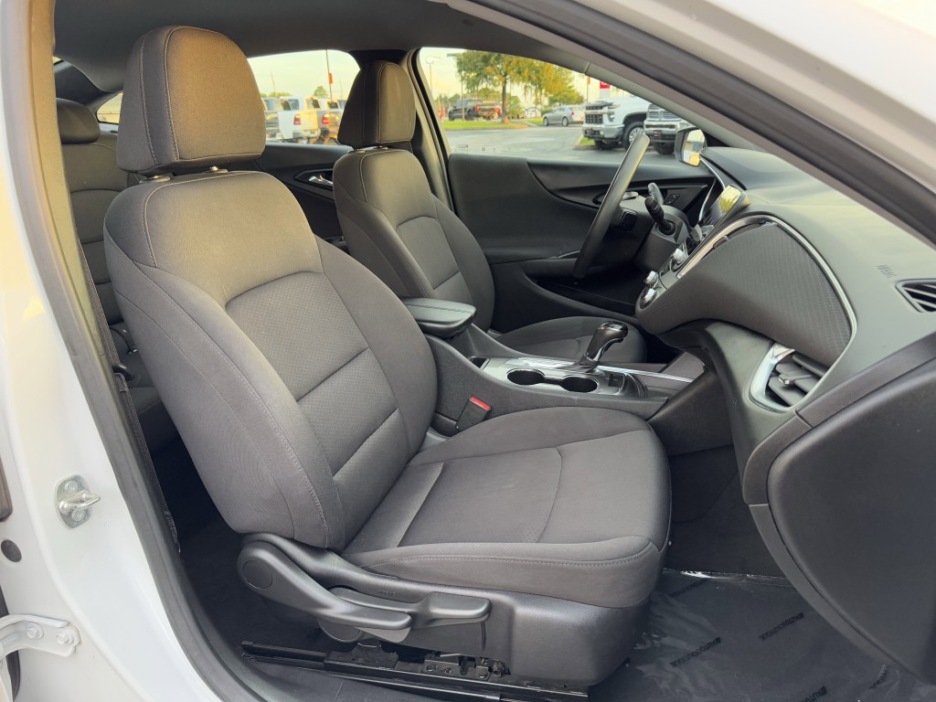 2020 Chevrolet Malibu Image 25