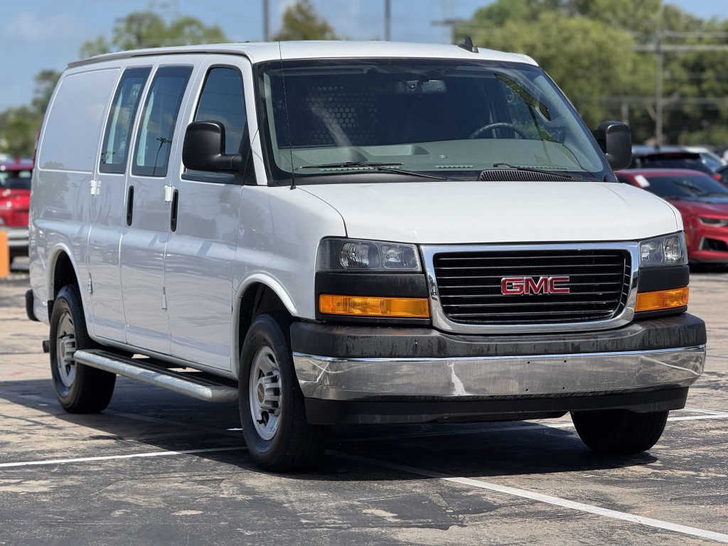 2023 GMC Savana Image 3