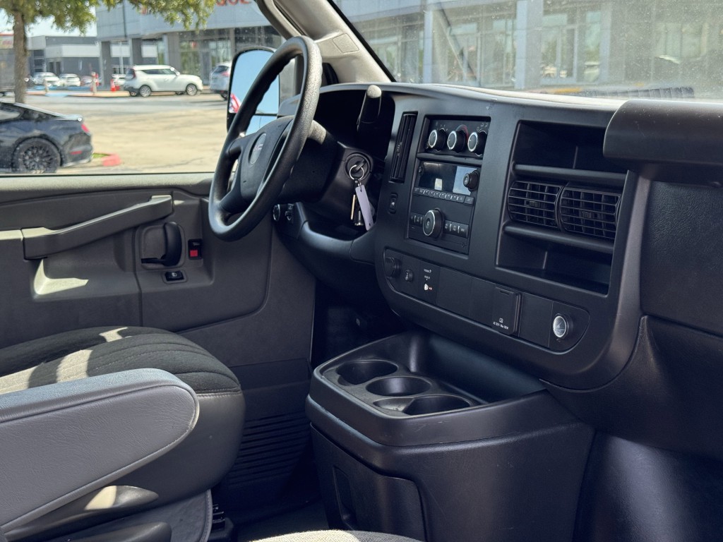 2023 GMC Savana Image 12