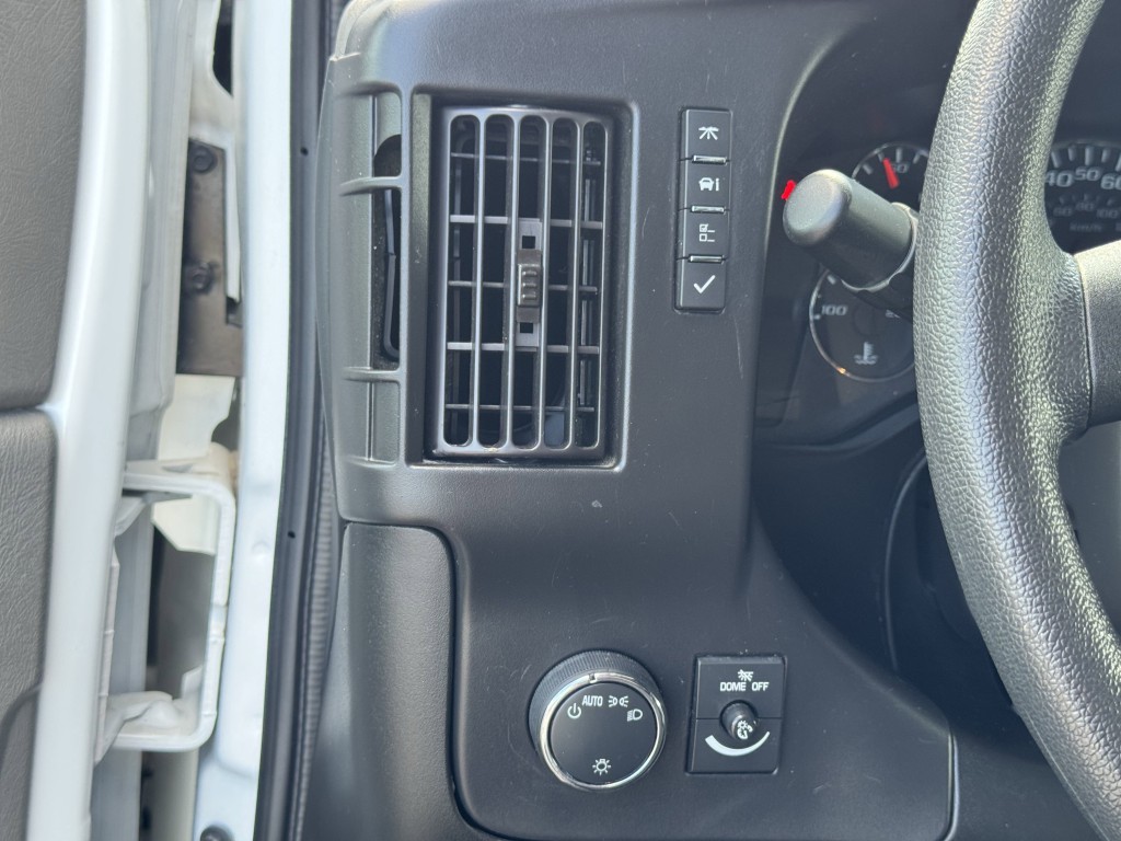 2023 GMC Savana Image 17