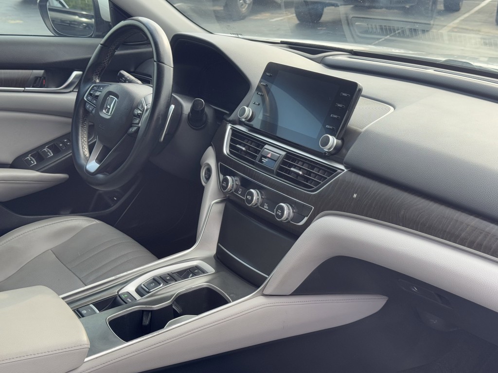 2018 Honda Accord Image 13
