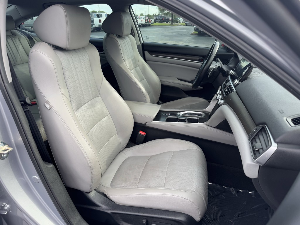 2018 Honda Accord Image 25