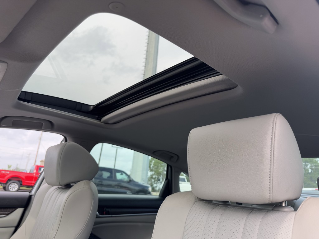 2018 Honda Accord Image 28