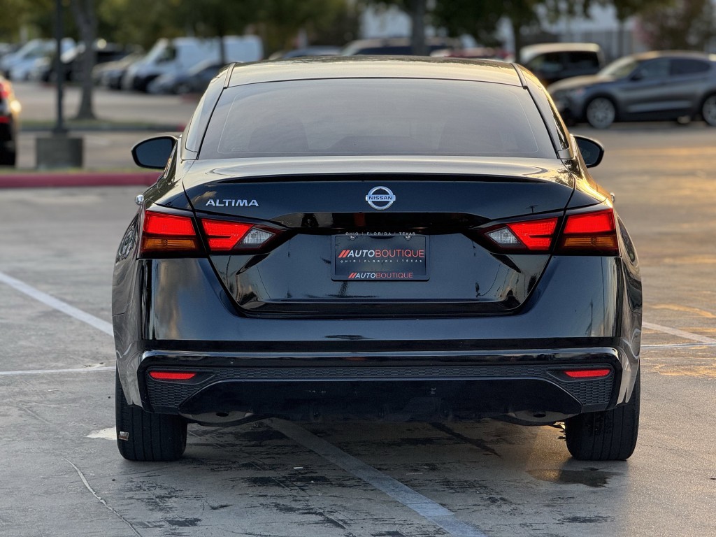 2022 Nissan Altima Image 8