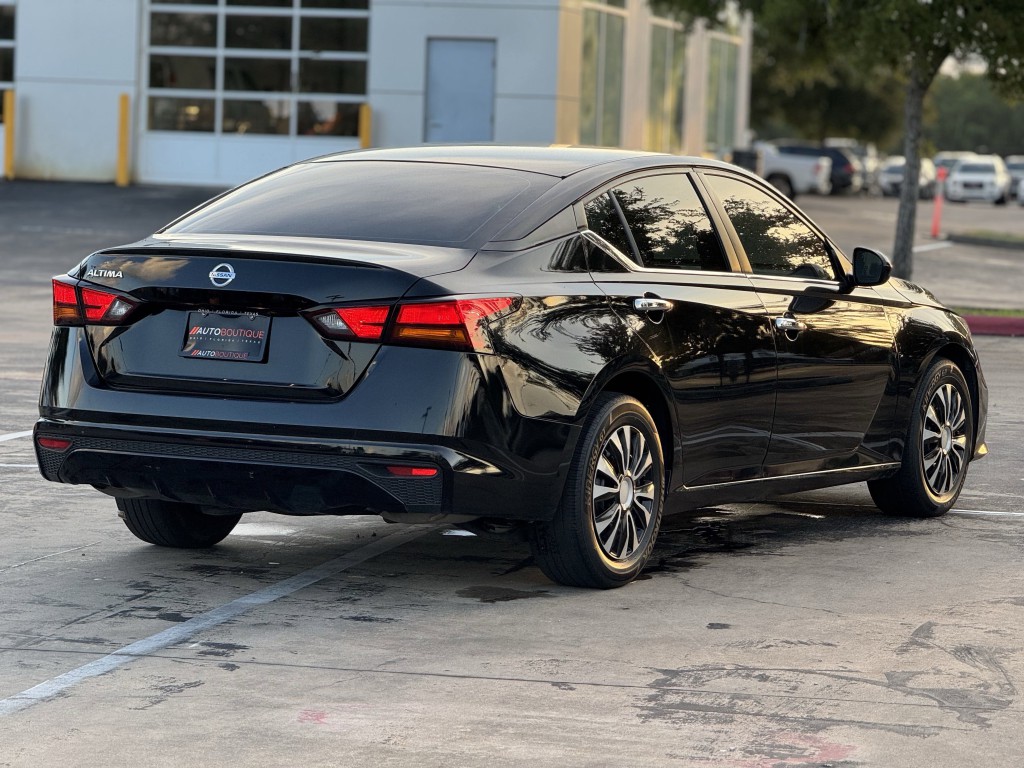 2022 Nissan Altima Image 9