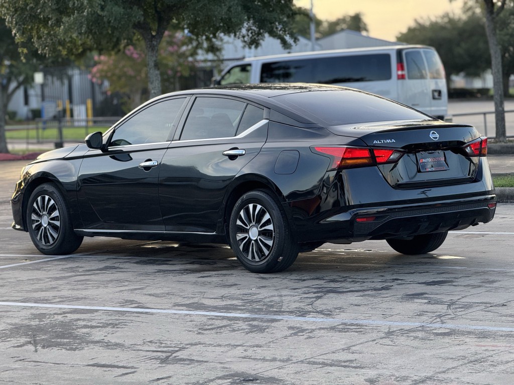 2022 Nissan Altima Image 10