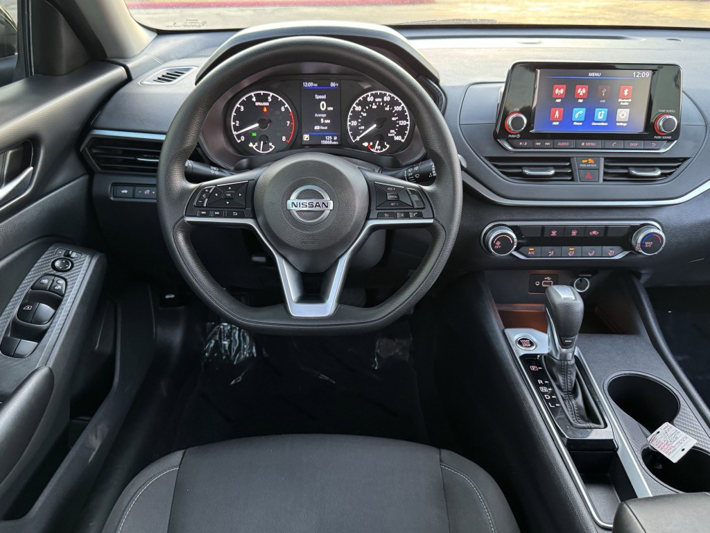 2022 Nissan Altima Image 13