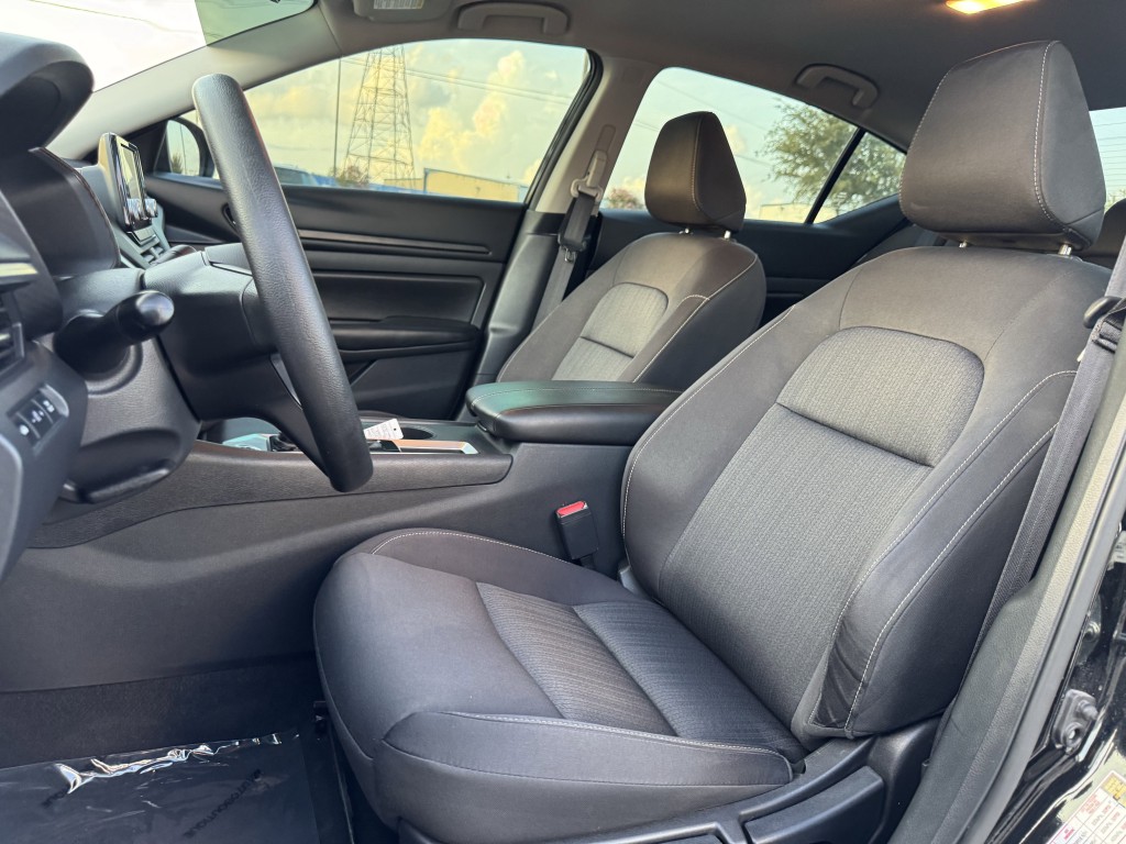 2022 Nissan Altima Image 22