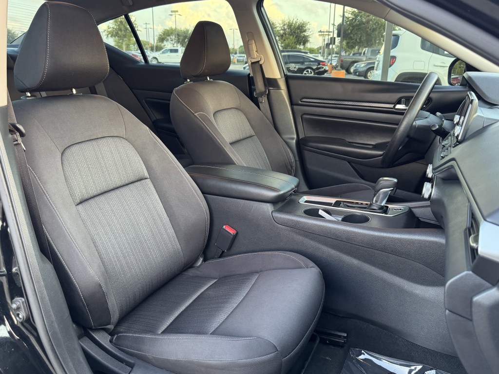 2022 Nissan Altima Image 23