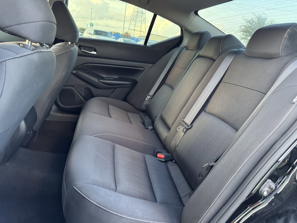 2022 Nissan Altima Image 25