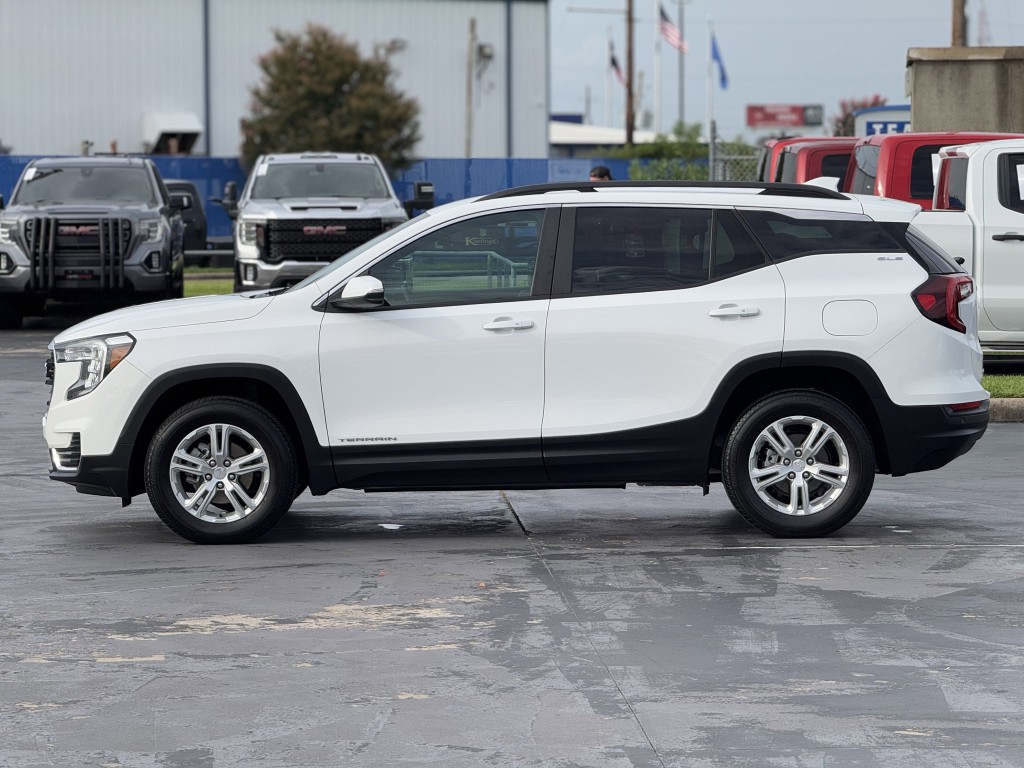 2023 GMC Terrain Image 8