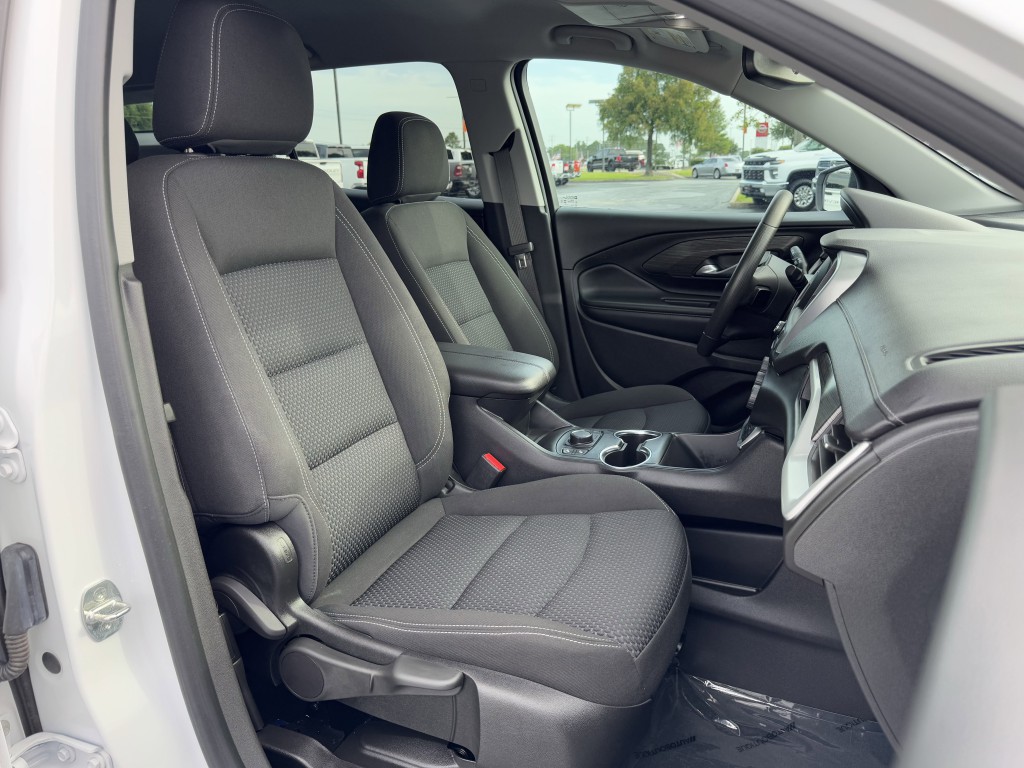 2023 GMC Terrain Image 25