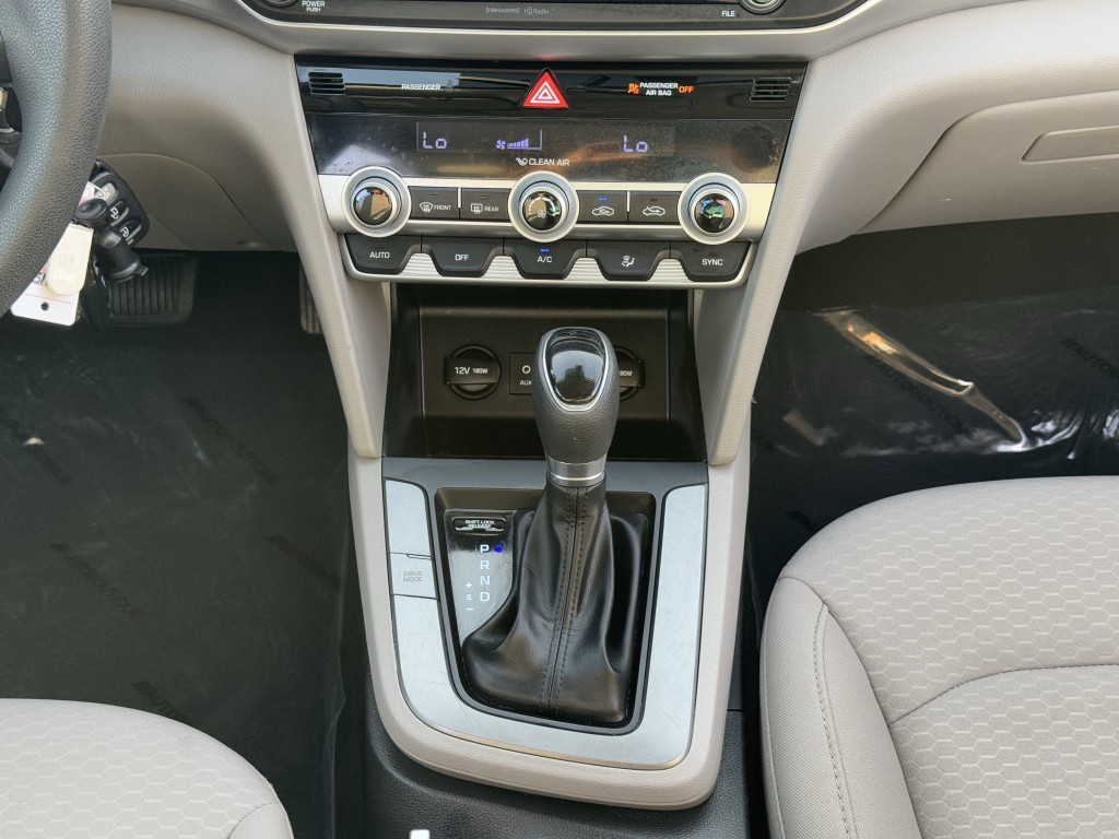 2020 Hyundai Elantra Image 21