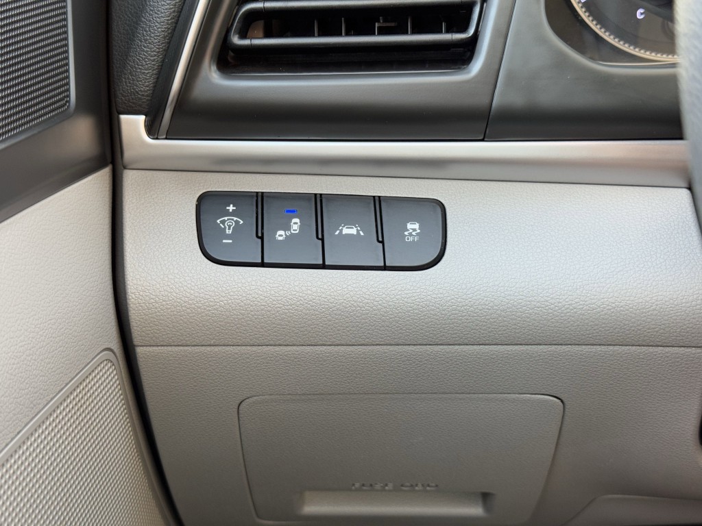 2020 Hyundai Elantra Image 23