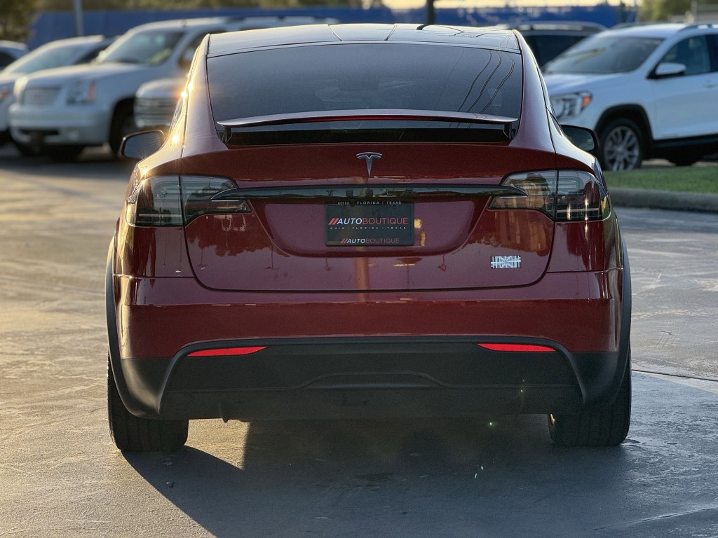 2022 Tesla Model X Image 8
