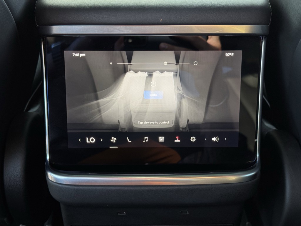 2022 Tesla Model X Image 17
