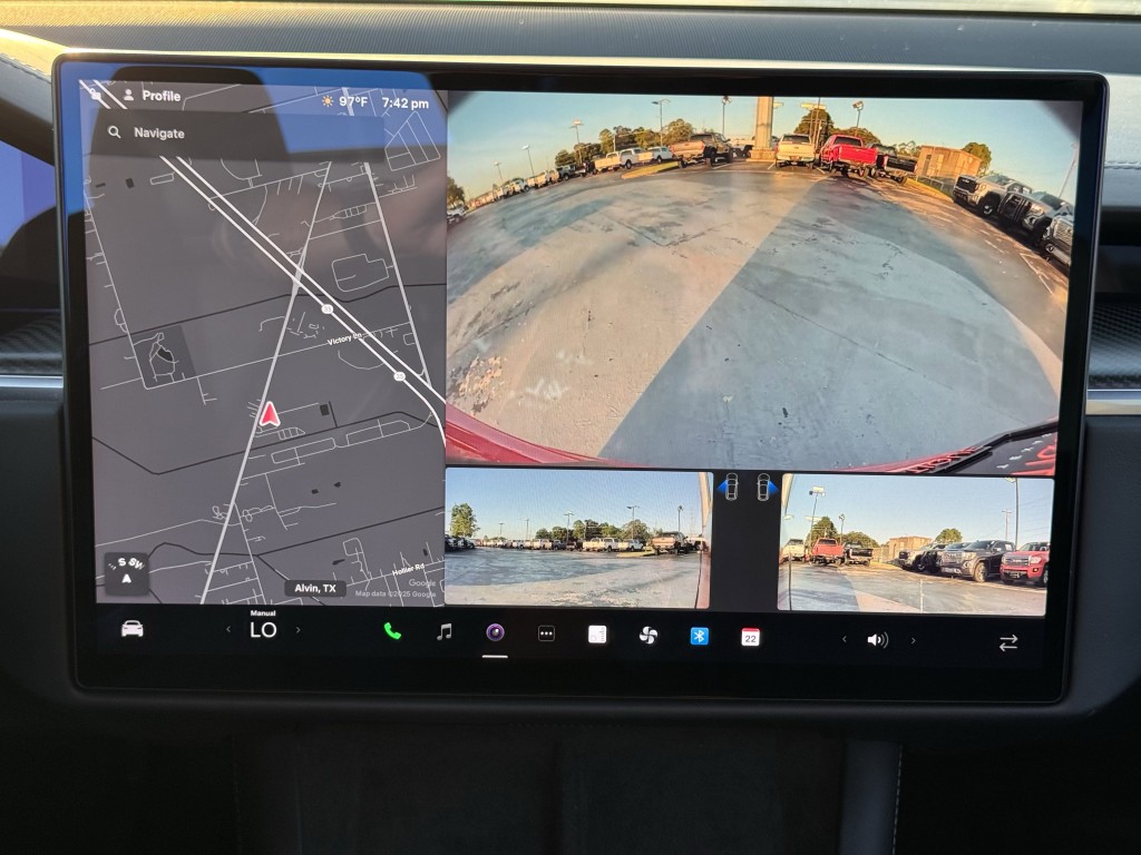 2022 Tesla Model X Image 18