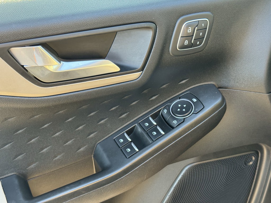 2020 Ford Escape Image 24