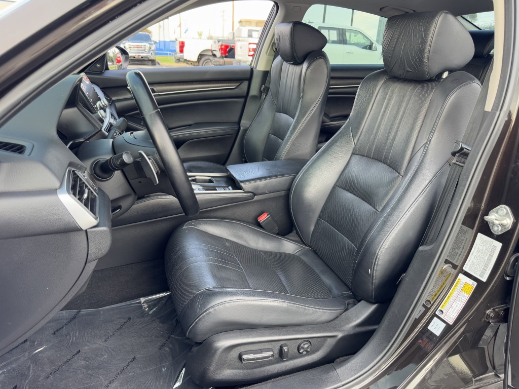 2018 Honda Accord Image 24